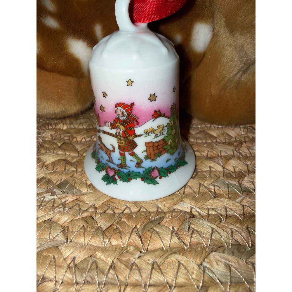 Hutschenreuther 2001 Highlands Christmas Bell Porcelain Ornament Bagpiper